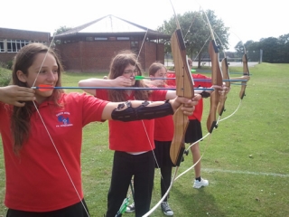 Arco e flecha como um evento escolar 